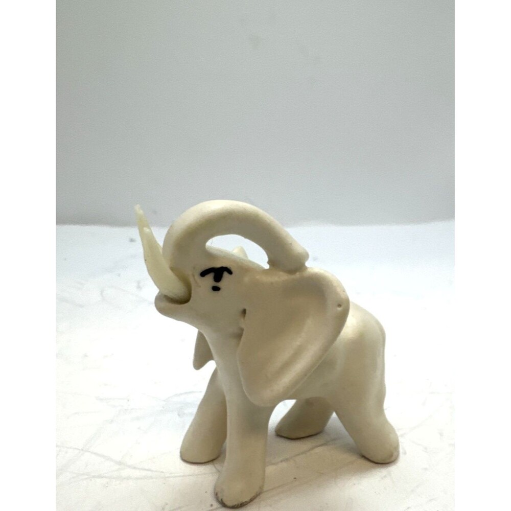 Trio Vintage Miniature Elephant Family Set of 3 Japan Bone China Dad Mom Baby - Picture 7 of 16